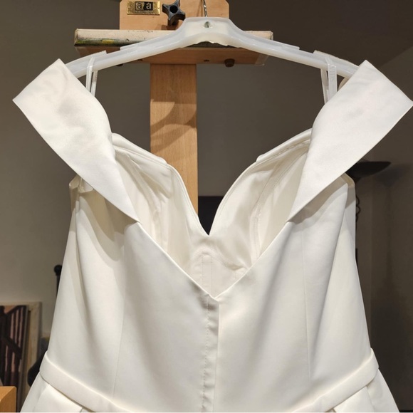 NWOT David’s Bridal Satin Off-The-Shoulder Wedding Dress Sz 12 - Picture 4 of 13